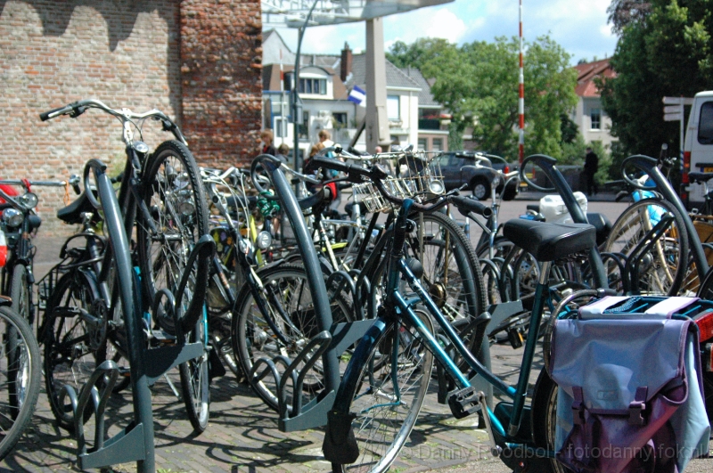 fietsen.jpg - Fietsen - Diezerstraat Zwolle - 2008